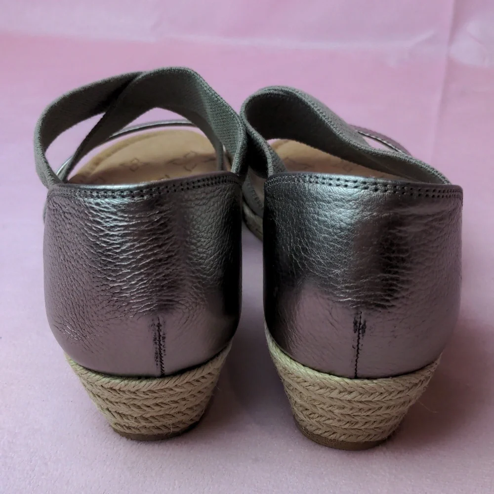New Comfortiva Brye Leather Upper Anthracite Gray Silver Sandal Wedges 8 Wide